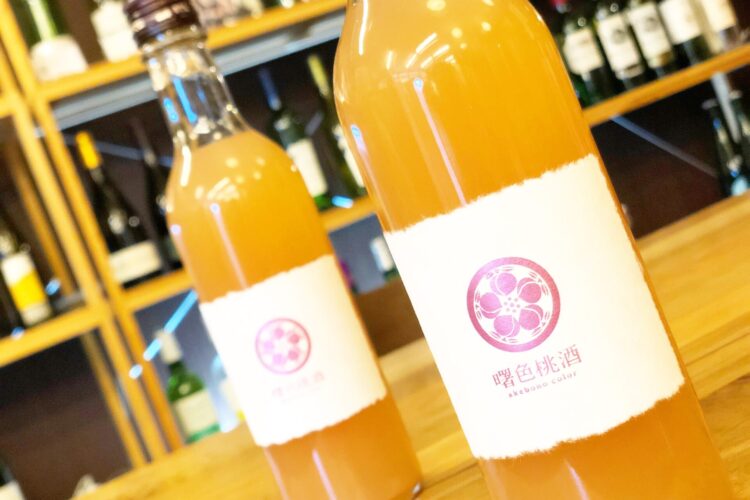 曙色桃酒-アケボノカラーモモシュ-の初入荷！ほんのり桃色の優しい日本酒リキュール。